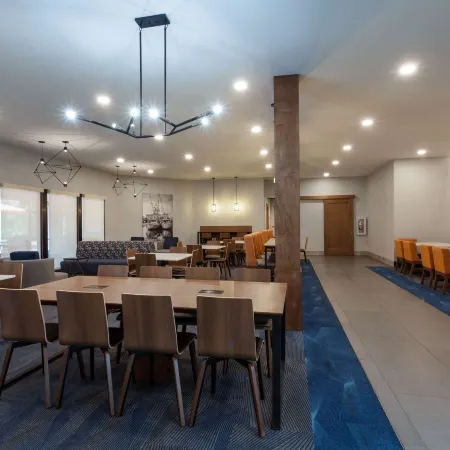 La Quinta Inn & Suites by Wyndham Ft. Myers-Sanibel Gateway