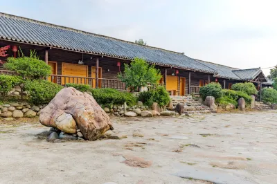 Shuifoshan Hot Spring Resort Hotels near Wangbuwen Former Residence