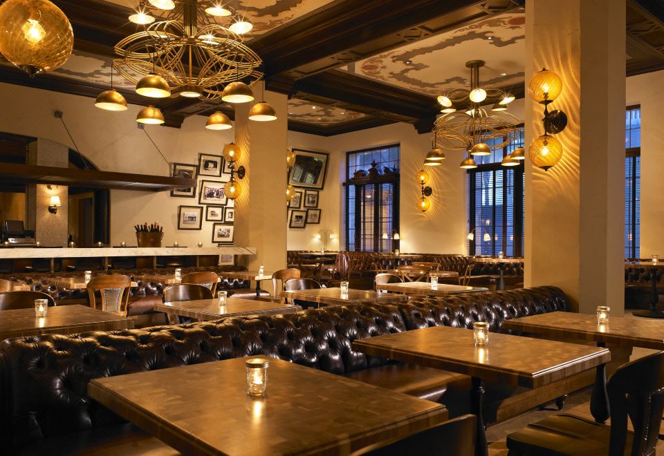 할리우드 블루바드에 위치한 더 할리우드 루즈벨트 호텔 외관