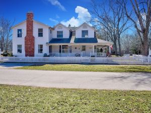 Finlay House Bed and Breakfast Niagara - on - the - Lake