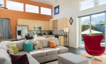 3Br/3ba All En-Suites W Pool and Jacuzzi - Walk to Demuth Park 3 Bedroom Home