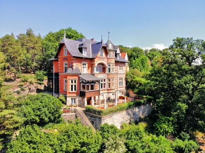 Hotel Villa Viktoria Luise Hotel dekat Kloster Michaelstein
