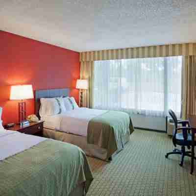 Holiday Inn Hotel & Suites Nashua, an IHG Hotel Rooms