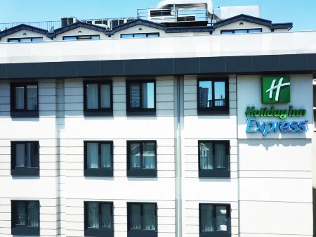 Holiday Inn Express Istanbul - Atakoy Metro Отели рядом с достопримечательностью «Музей авиации»
