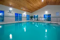 Country Inn & Suites by Radisson, Boone, NC - Swimmingpools