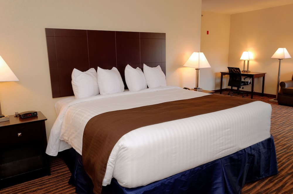 Cobblestone Inn & Suites - Denison - Oak Ridge