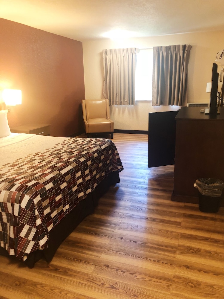 Evergreen Inn & Suites Portland