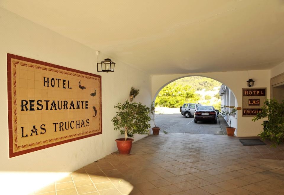 TUGASA Hotel Las Truchas - Valoraciones de hotel de 2 estrellas en El Bosque