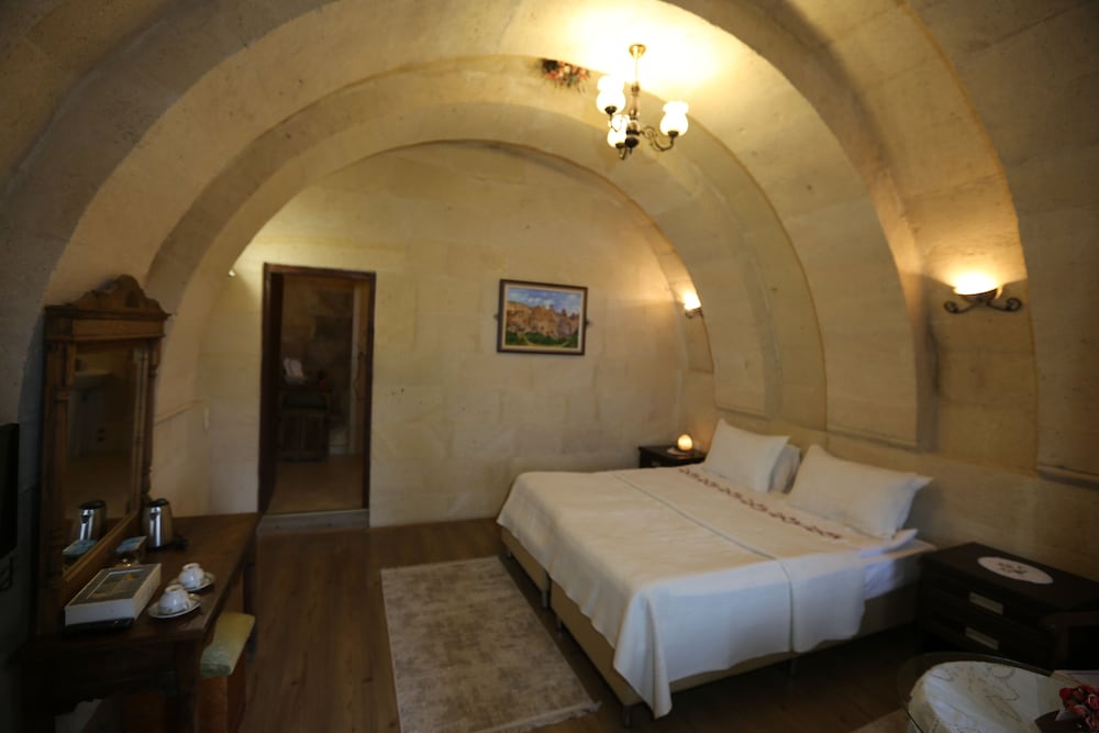 Antik Cave House