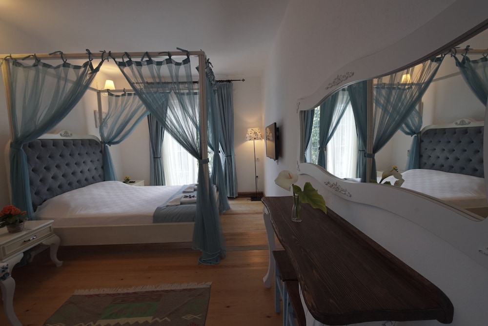 Tarcin Alacati Otel - Adults Only