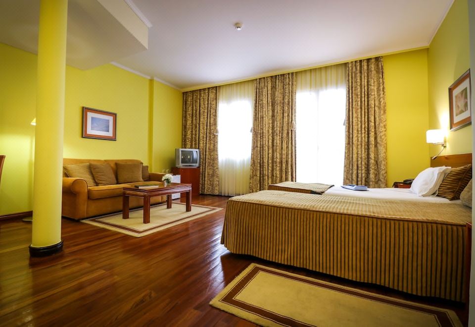 Hotel Camoes - Valoraciones de hotel de 4 estrellas en Ponta Delgada