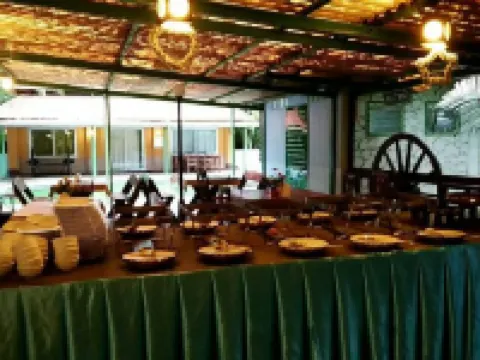 ห้วยขาแข้ง คันทรีโฮม รีสอร์ท โรงแรมในอำเภอ บ้านไร่