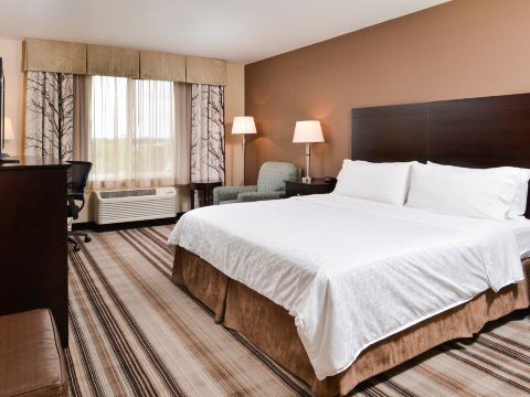 Holiday Inn Express & Suites Emporia Northwest