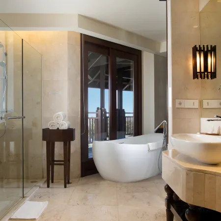 Holiday Inn Resort BALI NUSA DUA by IHG Отели рядом с достопримечательностью «Пляж Гегер»