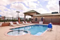 Quality Inn & Suites - piscine