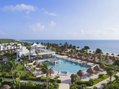 Finest Playa Mujeres - All Inclusive Yoga, The Treehouse 주변 호텔