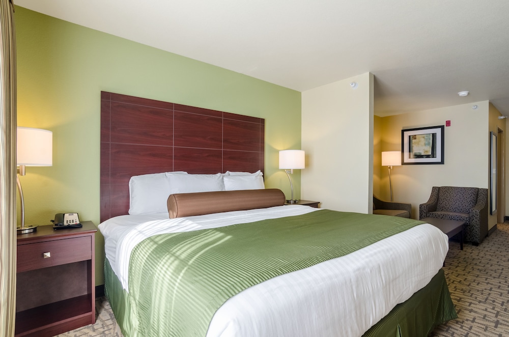 Cobblestone Hotel & Suites - McCook