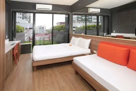 Azumi Boutique Hotel Отели рядом с достопримечательностью «Мондрийская резиденция Condominium Corporation»