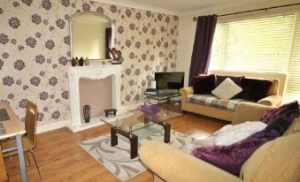 Boswell - Large Balcony Apartment & Parking - 2 Bedrooms - Close to Town & Racecourse