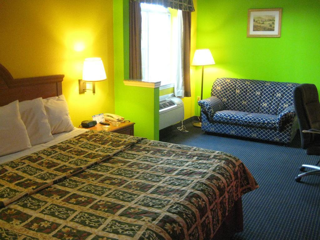 Sapphire Inn & Suites