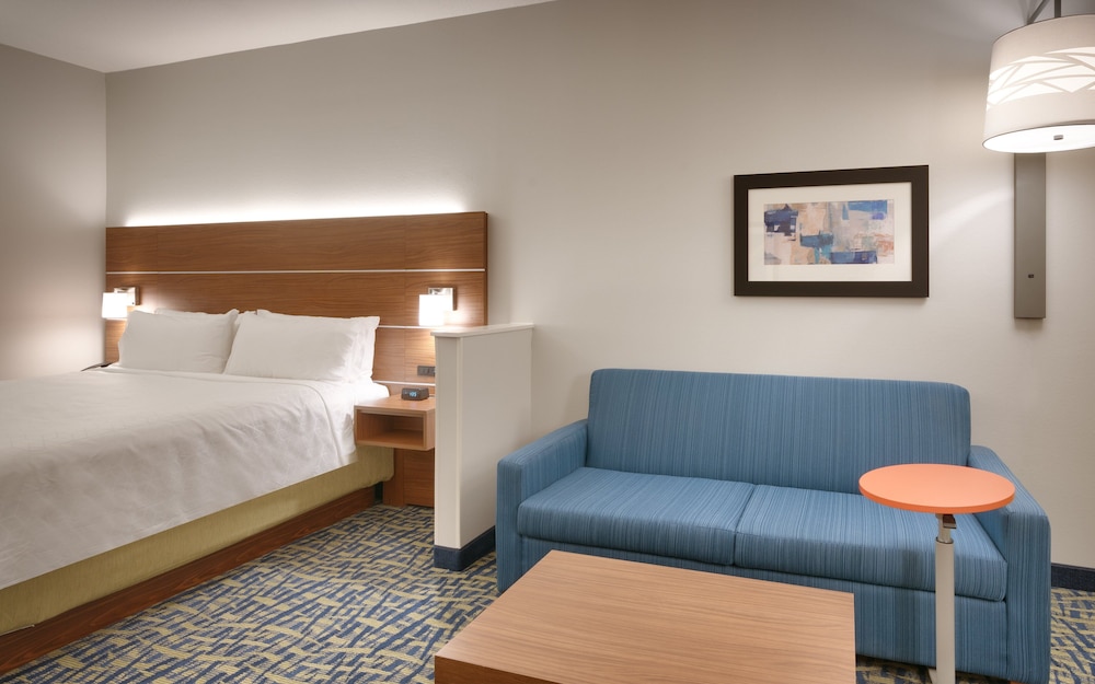 Holiday Inn Express & Suites Gainesville I-75, an Ihg Hotel