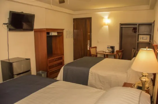 โฮเทล ปอร์โต อัลเลโกร - ใกล้มาเลคอน โรงแรมใกล้Playa de los muertos