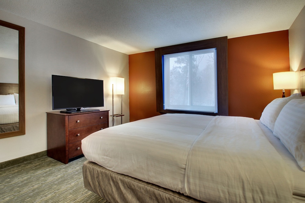 Holiday Inn Express & Suites - Lincoln East - White Mountains, an Ihg Hotel