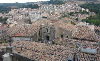 San Nicolò Holiday Home