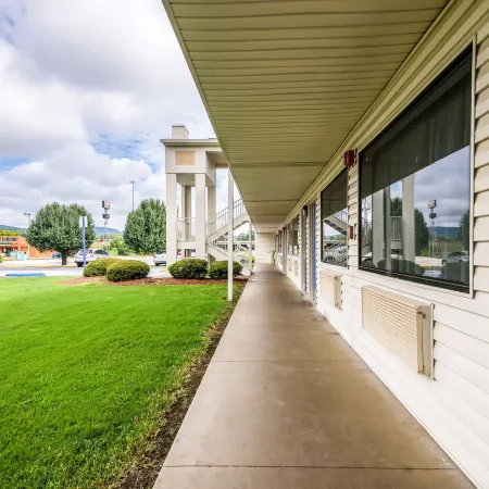 Motel 6 Anniston, Al