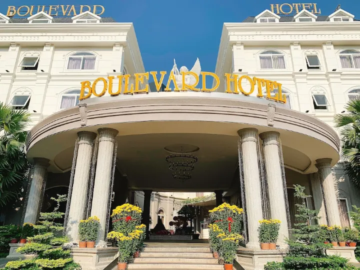 Boulevard Hotel