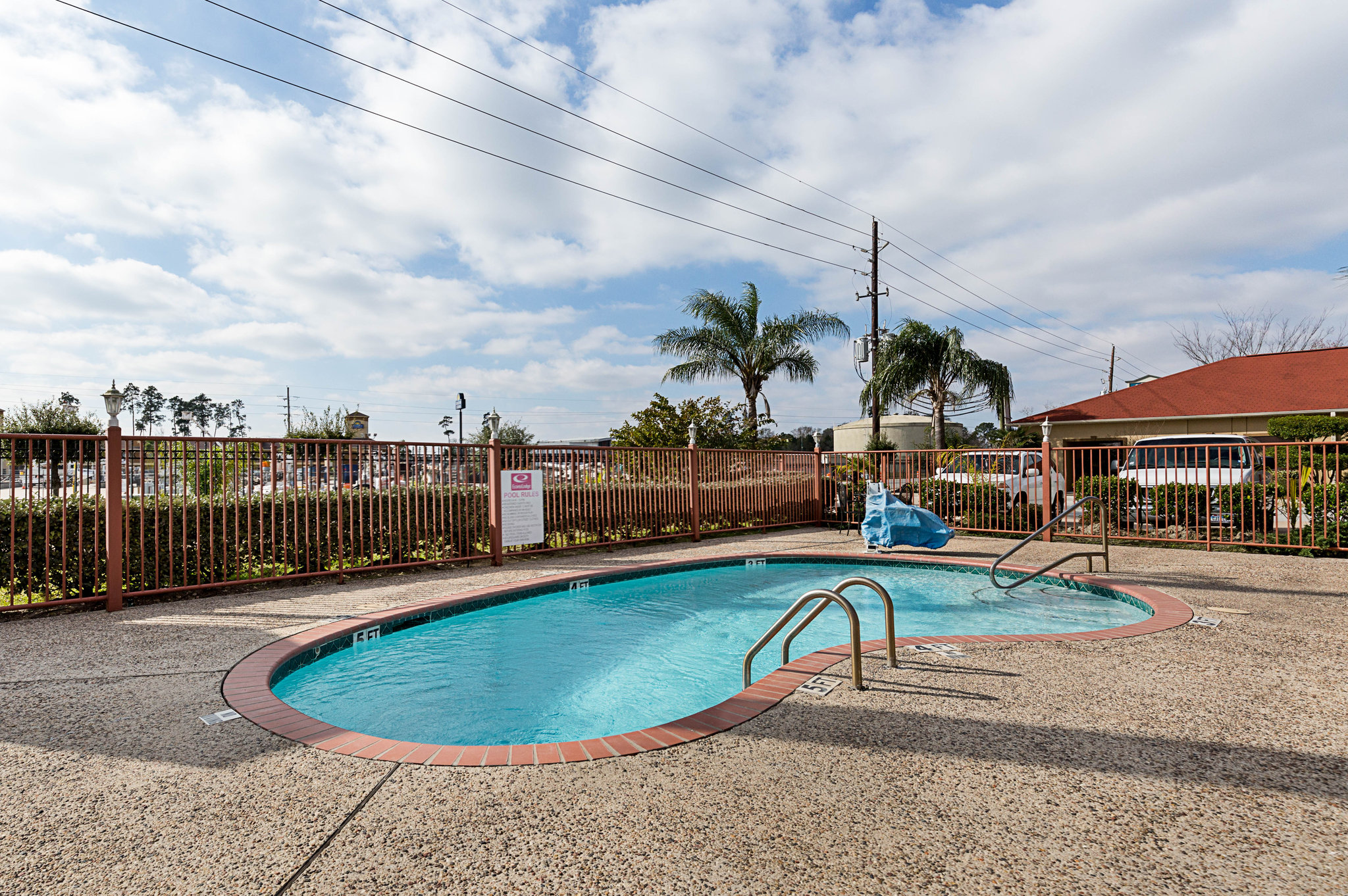 Red Roof Inn & Suites Houston - Humble/IAH Airport