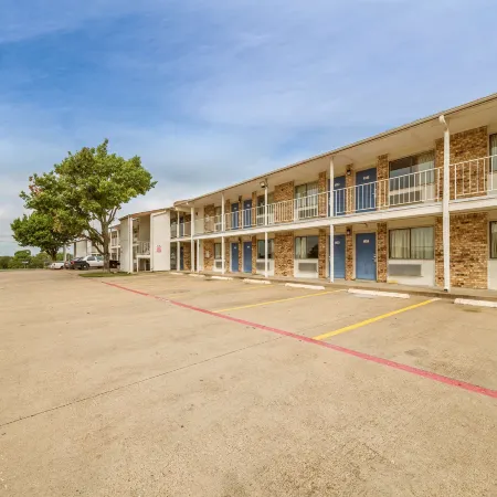 Motel 6 Red Oak, TX - Dallas