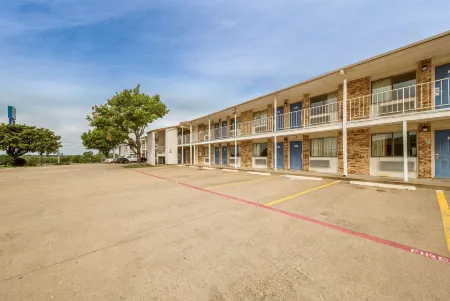 Motel 6 Red Oak, TX - Dallas
