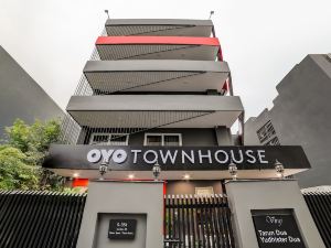 OYO Townhouse 219, Sector 49, Gurgaon