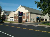 Baldwin Inn and Suites Hôtels à : West Springfield