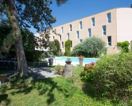 PoMo Hôtel & Restaurant Hôtels à : Échirolles