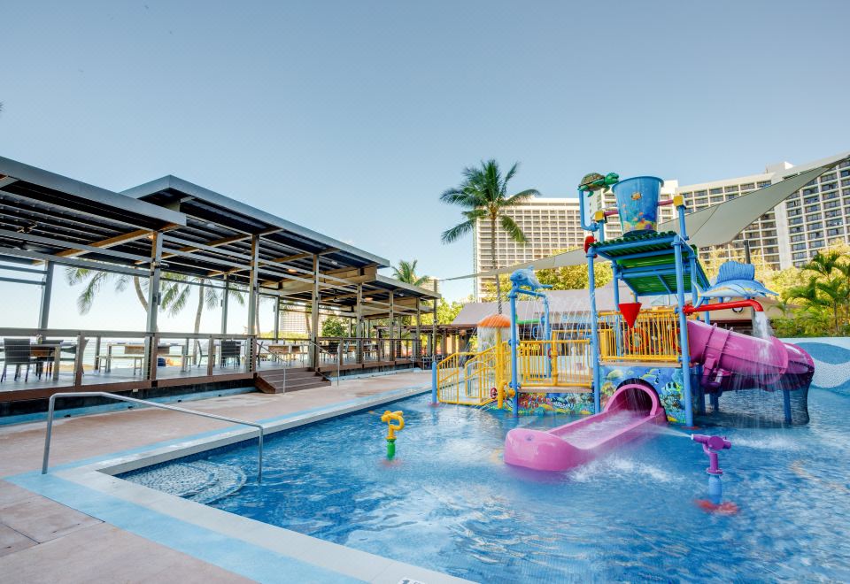 3. 두짓 비치 리조..