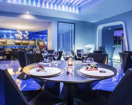 Temptation Cancun Resort - All Inclusive - Adults Only Отели рядом с достопримечательностью «Плайя Тортугас»