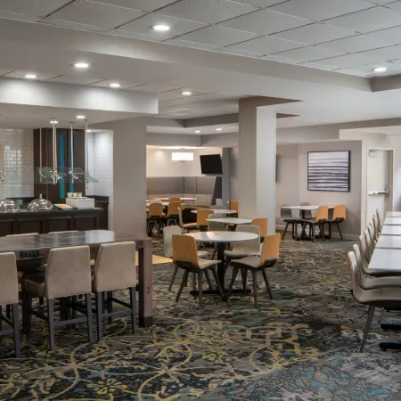 Sonesta ES Suites New Orleans Convention Center Отели рядом с достопримечательностью «Дом Герман-Грима»