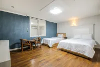 Muan White House Hotel