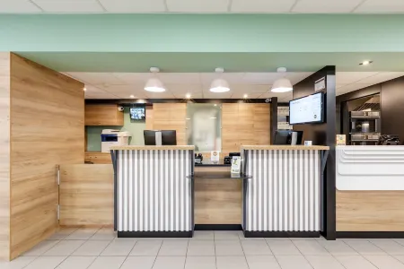 B&B Hotel Lille Centre Grand Palais Отели в г. Норд