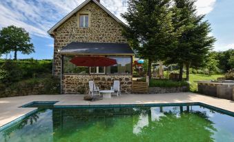 Alluring Holiday Home with Pool Barbecue Sun Loungers - Housity