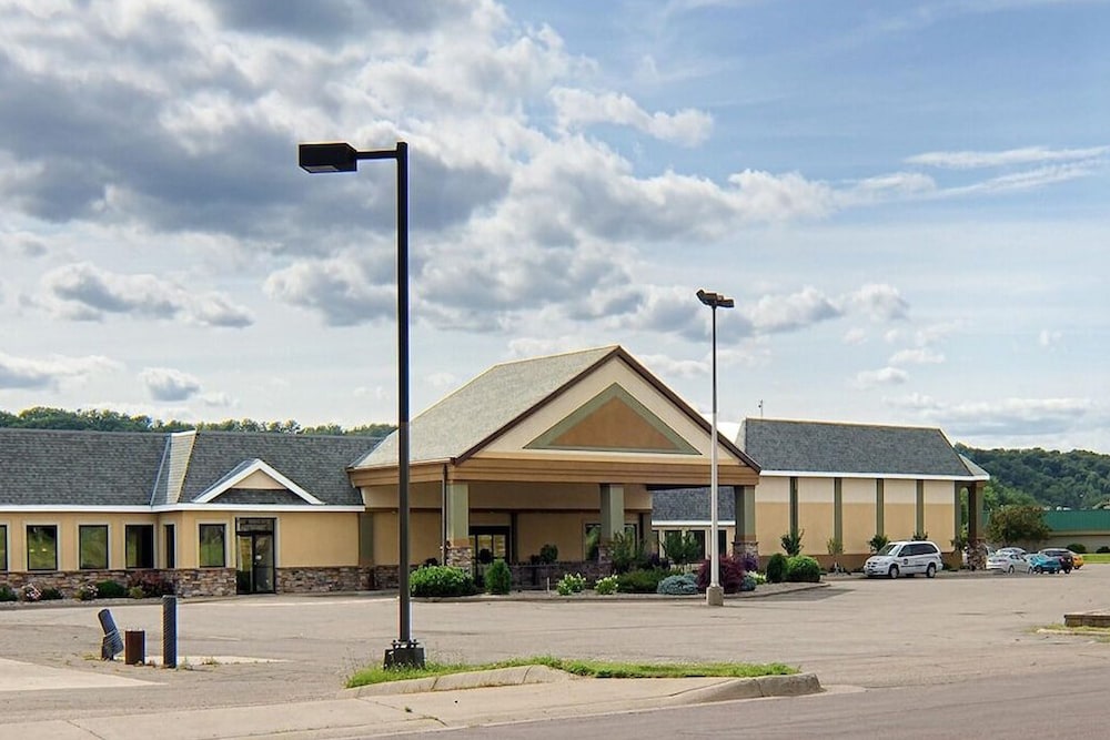 Norwood Inn & Suites Mankato