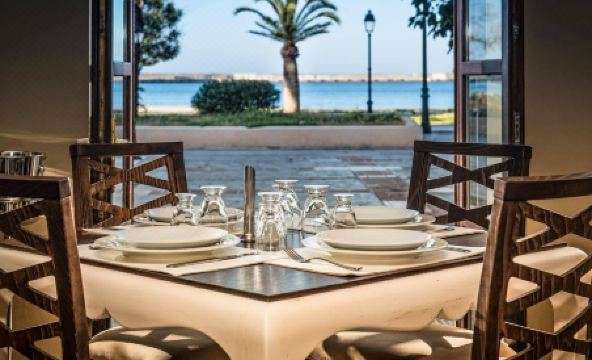 Civitas Suites Hotel - Housity