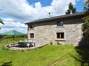 Spacious House with Sunny Garden