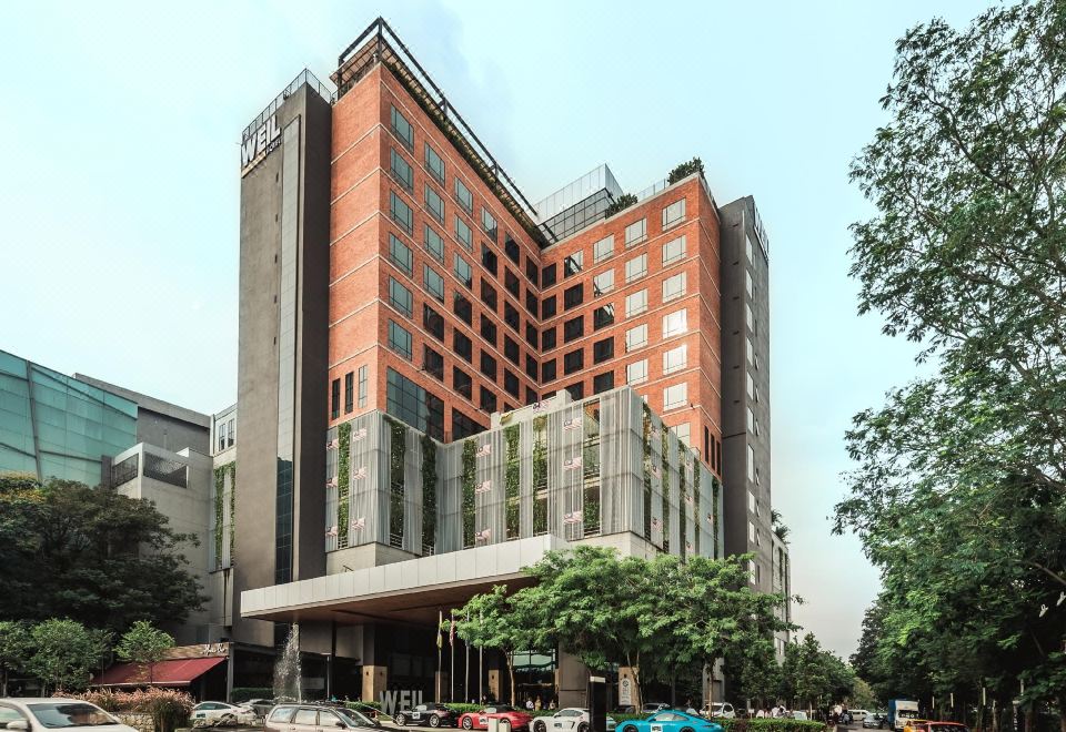 1. 웨일 호텔 이포..