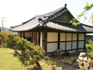 Gangjin Dahyang Sochuk Bed and Breakfast