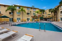 La Quinta Inn & Suites by Wyndham St. Pete-Clearwater Airpt - Pool