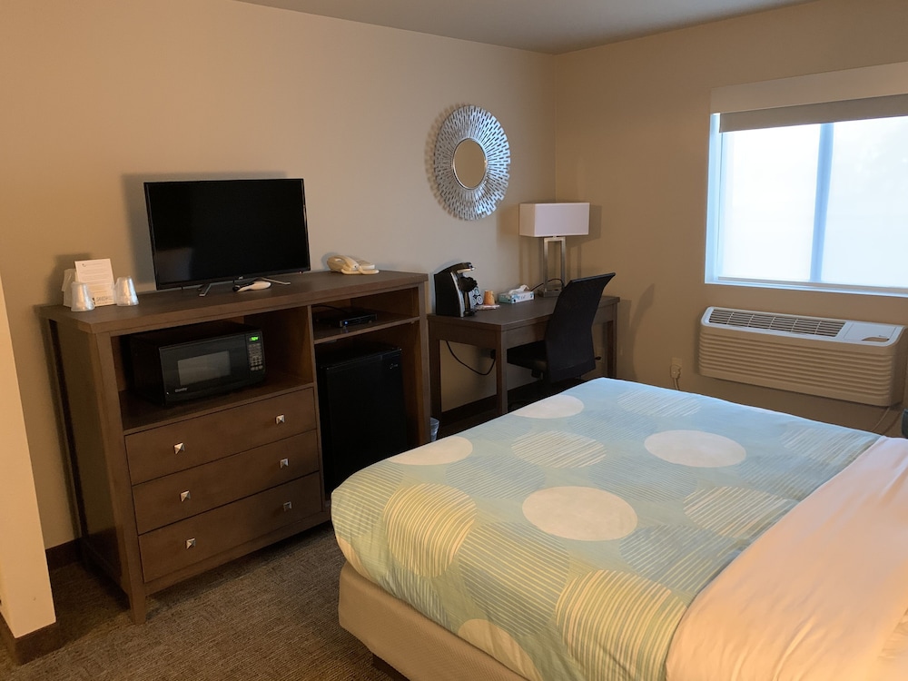 Sandhill Inn & Suites