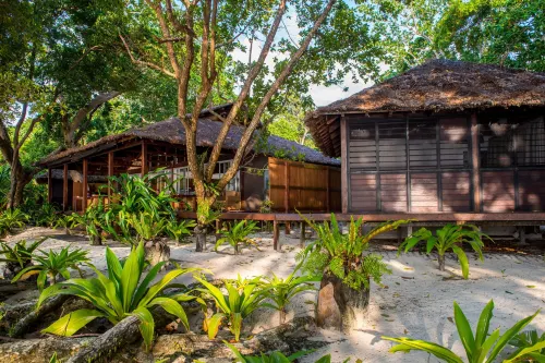 Barrier Beach Resort Hotels in Espiritu Santo